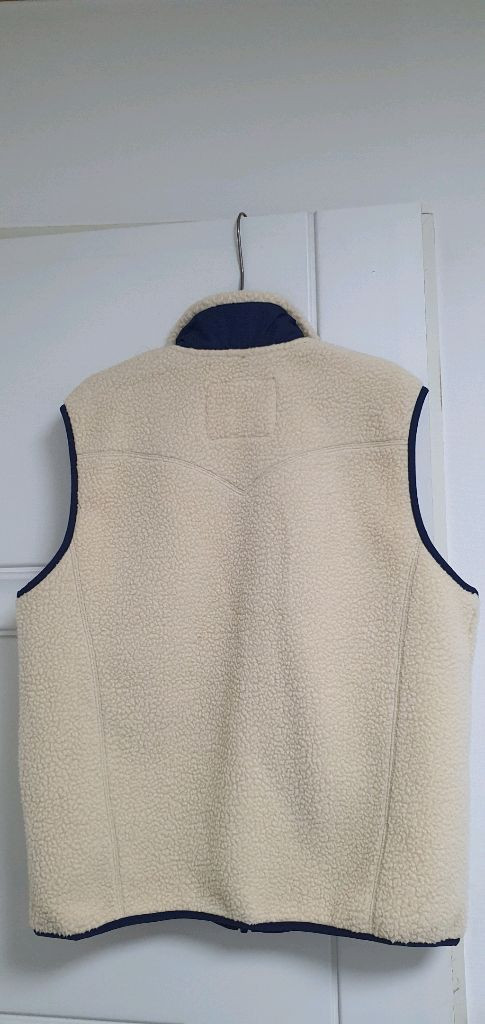 리바이스 후리스 업 베스트 아디다스 룰루레몬 이미지