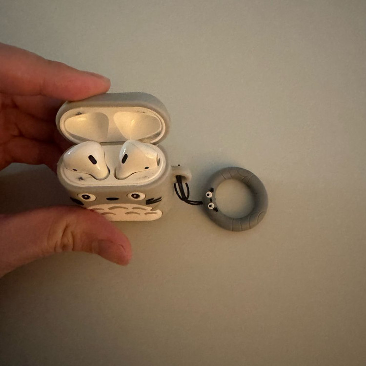 에어팟2세대 무선 충전모델 팝니다--1