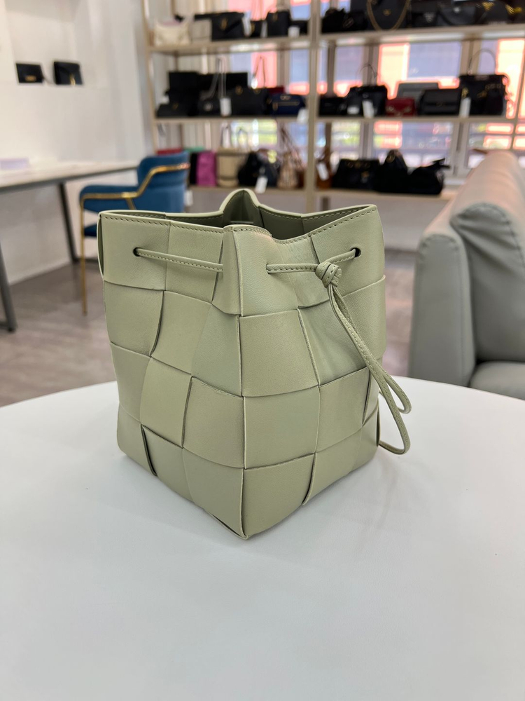 [중고명품 럭스올 울산점] 보테가베네타 스몰 레더 카세트 버킷백 카키--1