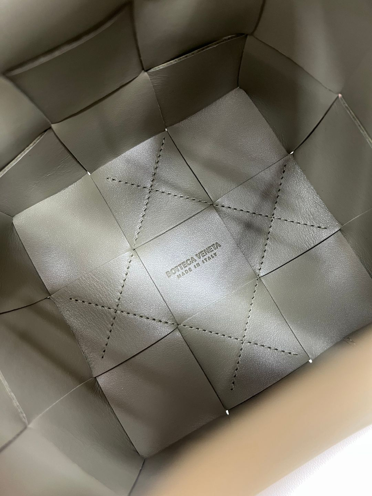 [중고명품 럭스올 울산점] 보테가베네타 스몰 레더 카세트 버킷백 카키--4