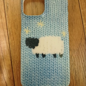 아이폰 13 미니 만화 니트 스웨터 프린트 양 케이스 판매합니다. 이미지