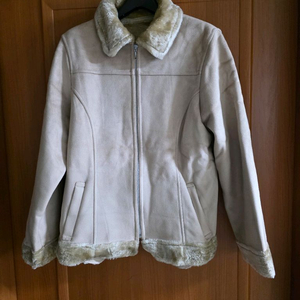 털트리밍 베이지 무스탕