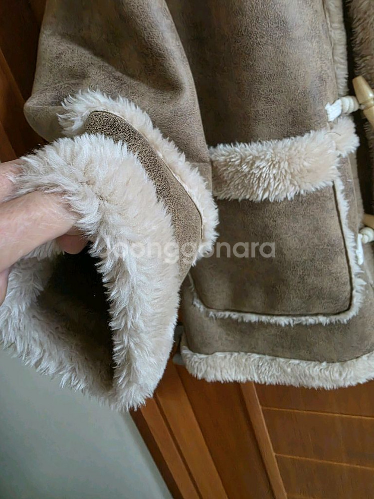 (새상품) 진베이지 리버시블 떡볶이 롱 무스탕(국내 상품)--1