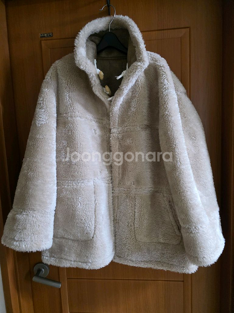 (새상품) 진베이지 리버시블 떡볶이 롱 무스탕(국내 상품)--4