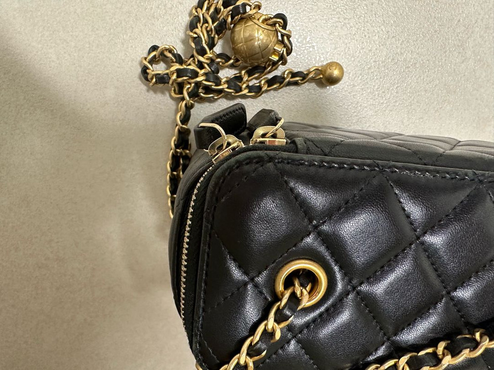 정품 샤넬 직사각 베니티 골드볼 이미지