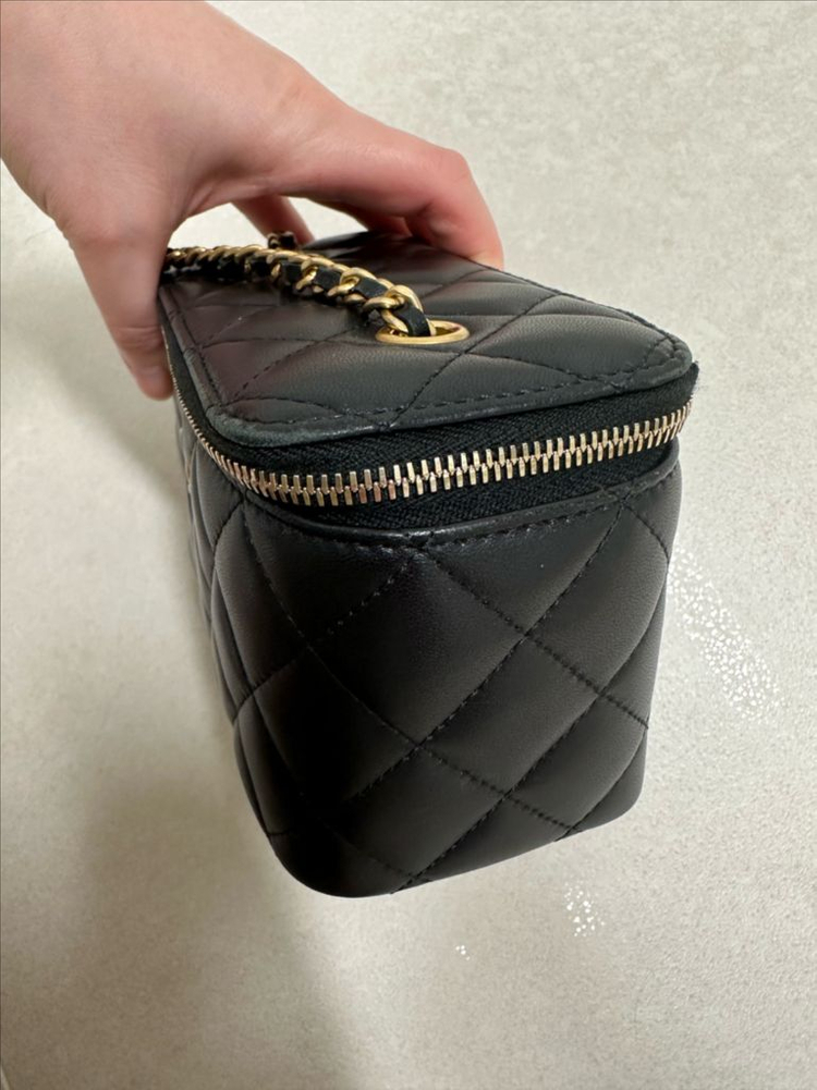 정품 샤넬 직사각 베니티 골드볼 이미지