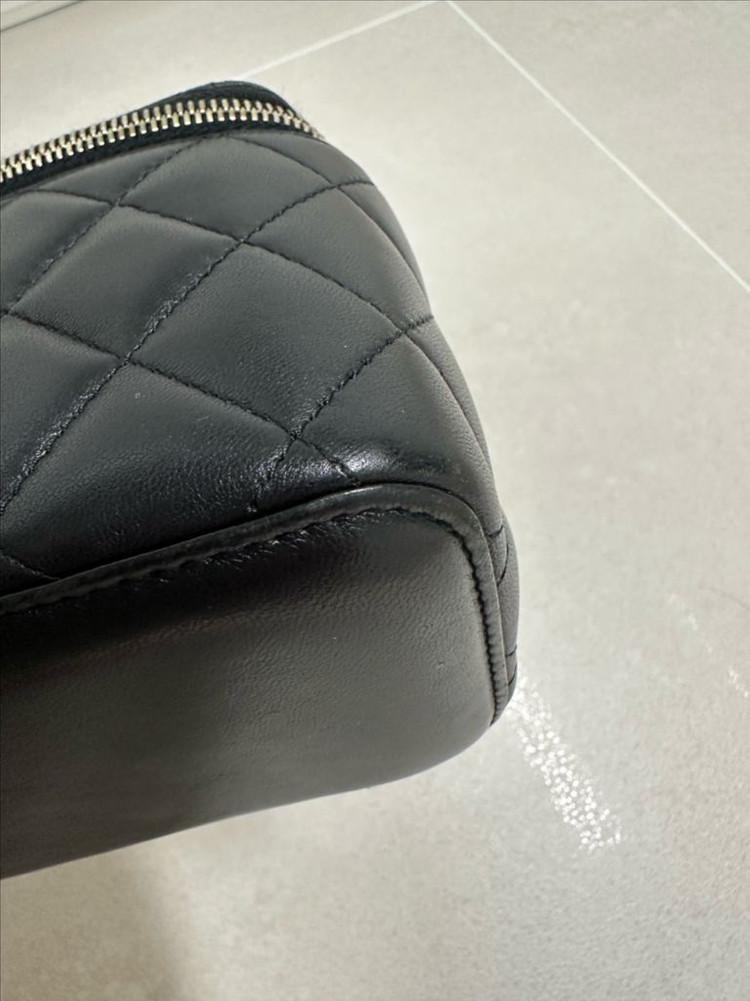 정품 샤넬 직사각 베니티 골드볼 이미지