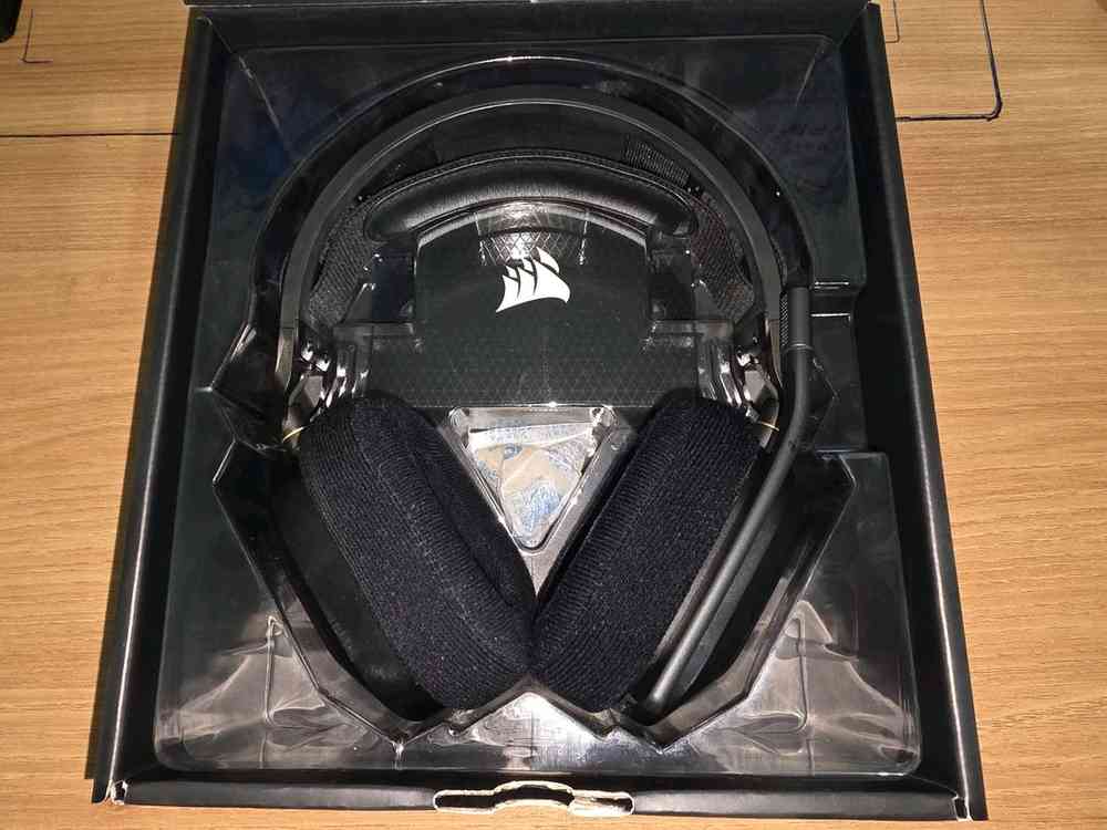 커세어 CORSAIR HS80 RGB WIRELESS 게이밍 무선 헤드셋--1