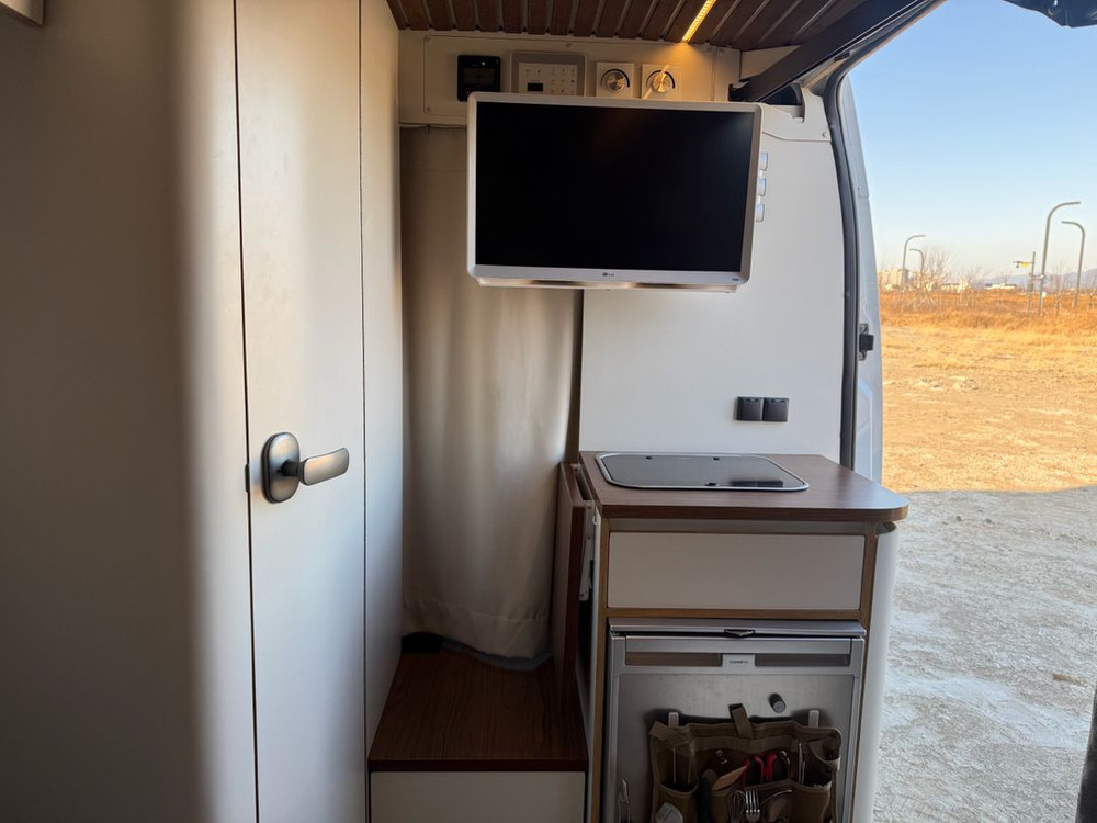 캠핑카 르노마스터 월든모빌 월든익스페디션 이미지