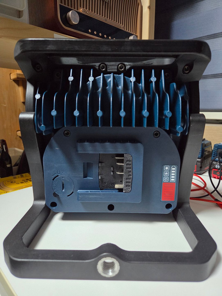 보쉬 LED랜턴 GLI 18V-4000C 이미지