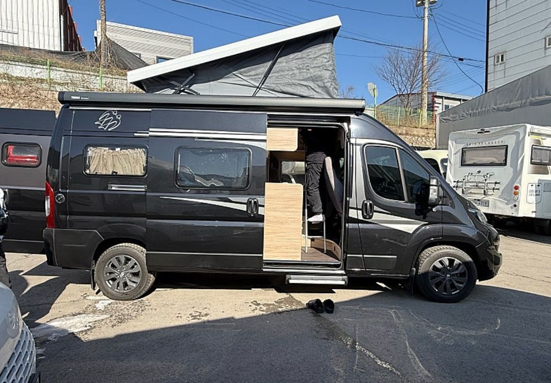 유럽식 B클레스 캠핑카 크나우스 박스터600--1