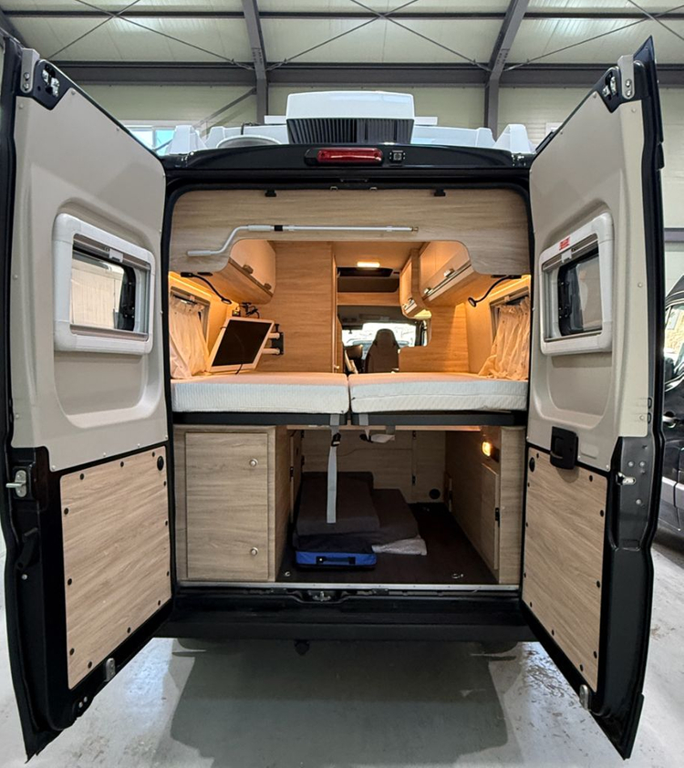 유럽식 B클레스 캠핑카 크나우스 박스터600--3