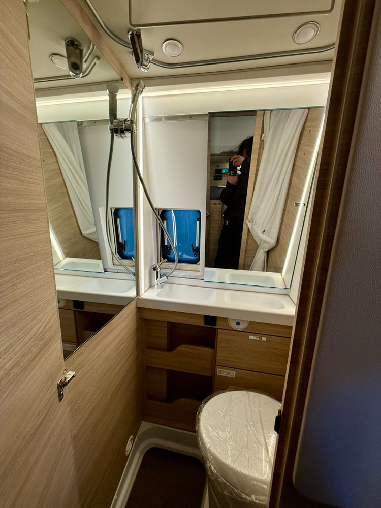 유럽식 B클레스 캠핑카 크나우스 박스터600--6