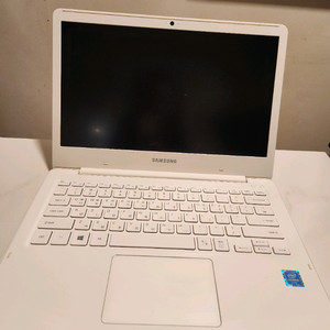 삼성 노트북 NT500R3M 화이트