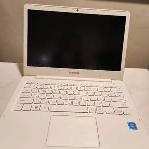 삼성 노트북 NT500R3M 화이트