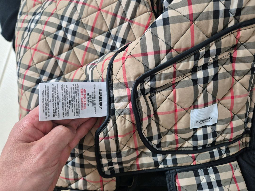 s급)버버리 키즈 퀼팅 블랙 자켓(10y)--5