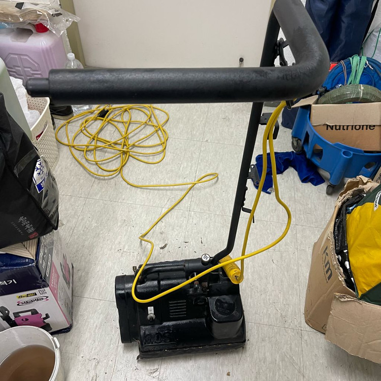 HOST 건식 카펫 청소기 판매합니다 이미지