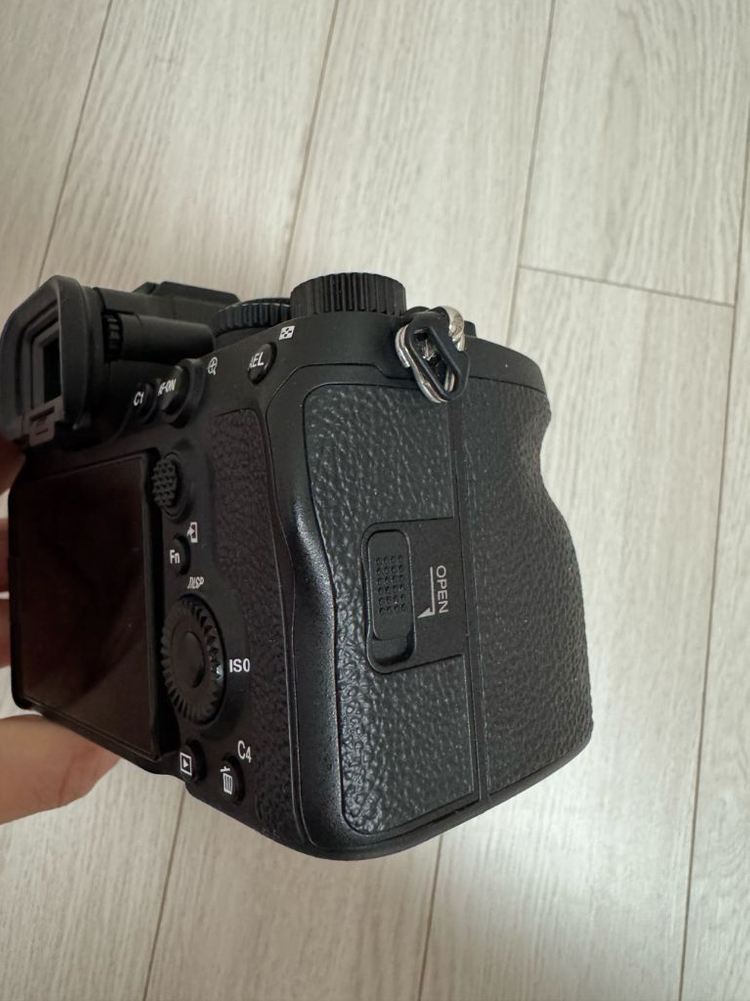 소니 a7m4 판매합니다--3