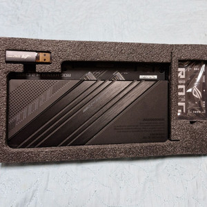 ASUS ROG HYPER M.2 CARD (Gen5)