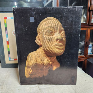 2천 년의 나이지리아 미술. 사진: 앙드레 헬드, 우르술라 헬드