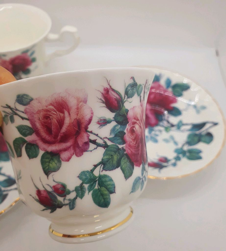 빈티지 영국로이 커크햄 잉글리쉬 로즈 찻잔2조값--3