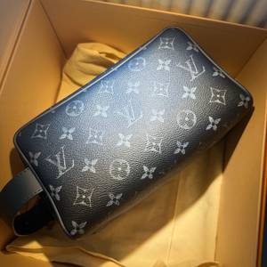 (한정판) 루이비통 락커 그라디언트 돕키트