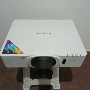 풀HD이상의 화질5000안시 히타치f500 빔프로젝터