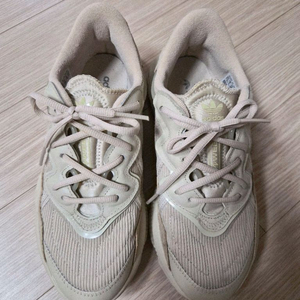 아디다스 오즈위고 235사이즈