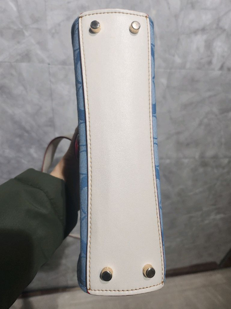 코치 시그니처 캔버스 탑 핸들 크로스백 이미지