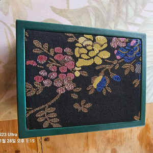 크게내고했습니다.구찌 그립 35mm 쿼츠 인터로킹 G 각인 스틸 화이트