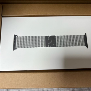 애플(Apple) 워치 49mm 블랙 티타늄 밀레니즈 루프(M 사이즈) 미개봉 새제품 판매합니다.