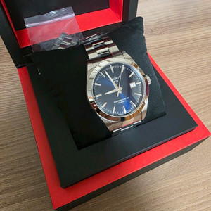 티쏘 젠틀맨 오토매틱 청판 실리시움모델 팝니다.