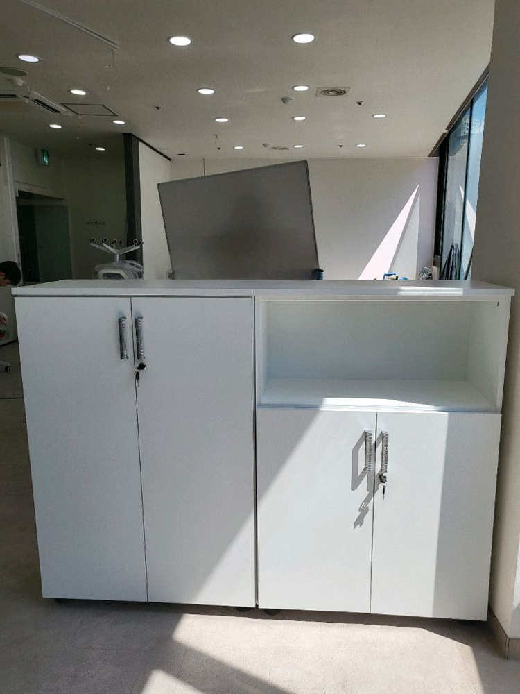 파티션 책상 의자 철제캐비넷 철재옷장 원탁 서랍 회의용테이블 수납장 책장 이미지