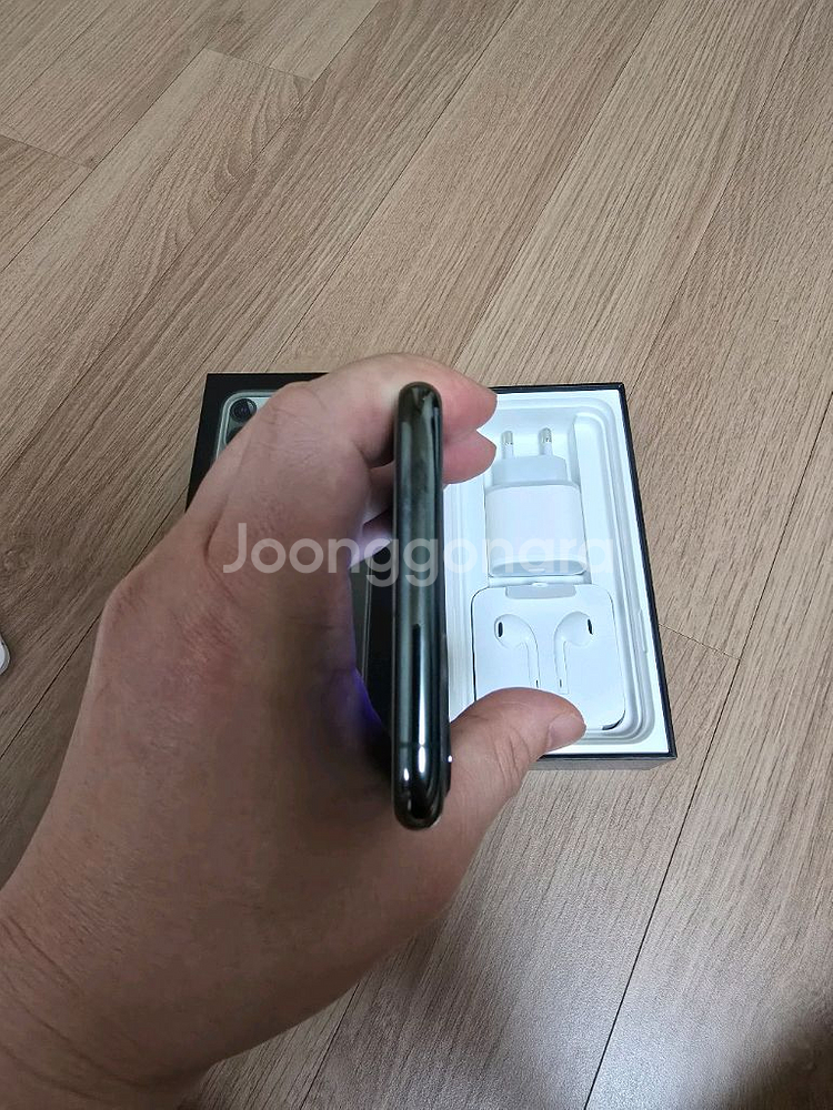 아이폰11프로맥스 (민트급 소장용)--7