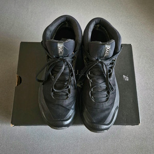 아크테릭스 에어리어스 FL 고어텍스 등산화 250