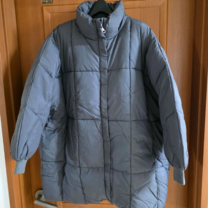 (새상품) 차콜색 단정한 롱패딩