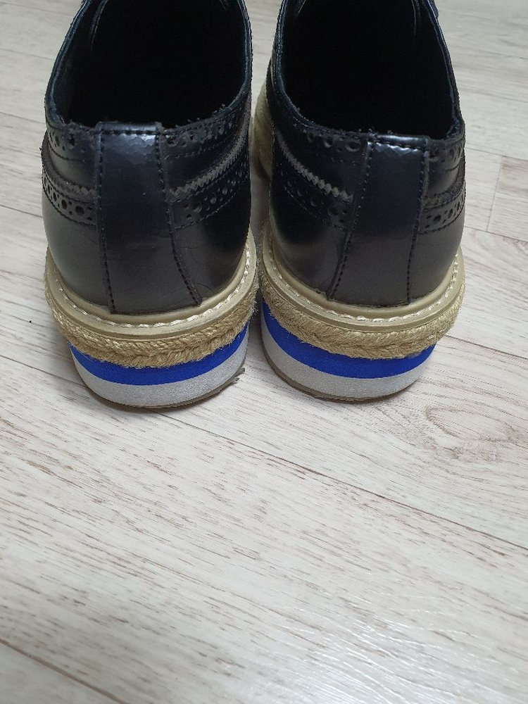 240 구두 슈즈 캐주얼화 240사이즈 프라디 깨끗해요 이미지