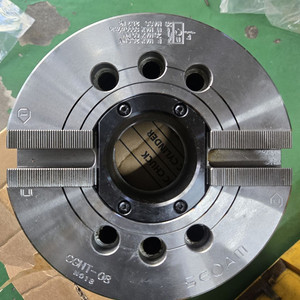 8인치 서암 유압 척 중공형 투피스 신품 저렴하게 판매합니다. CGHT-8