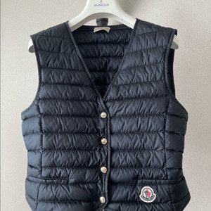 정품 몽클레어 경량패딩 조끼 네이비컬러 사이즈42