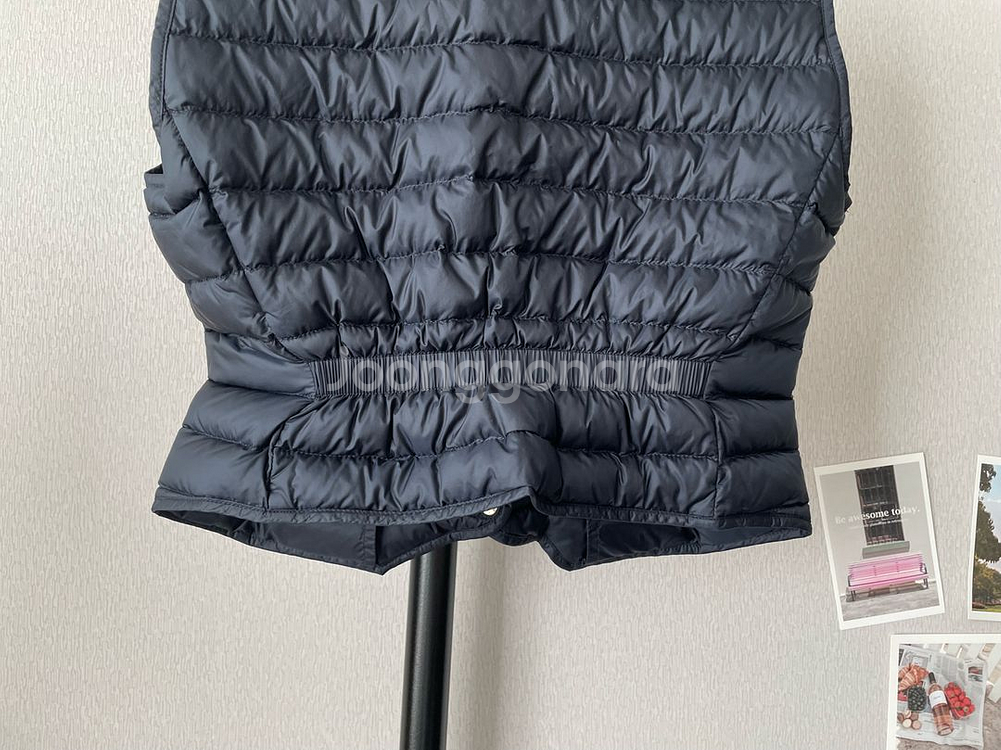 정품 몽클레어 경량패딩 조끼 네이비컬러 사이즈42--4