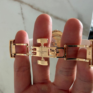 파텍필립 아쿠아넛 cnc 18k팝니다 이미지