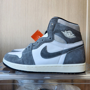 (내일도착, 강남 직거래 가능) 260 조던 1 레트로 하이 OG 블랙 앤 스모크 그레이 운동화 새상품 DZ5485 이미지