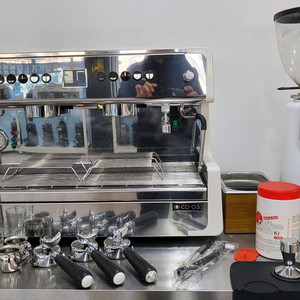 씨메 CO-05 커피머신과 시그마 전자동 그라인더 포함