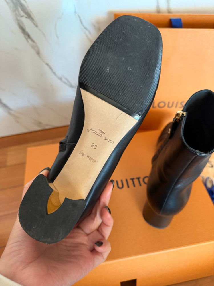 루이비통 스윙앵클부츠--2