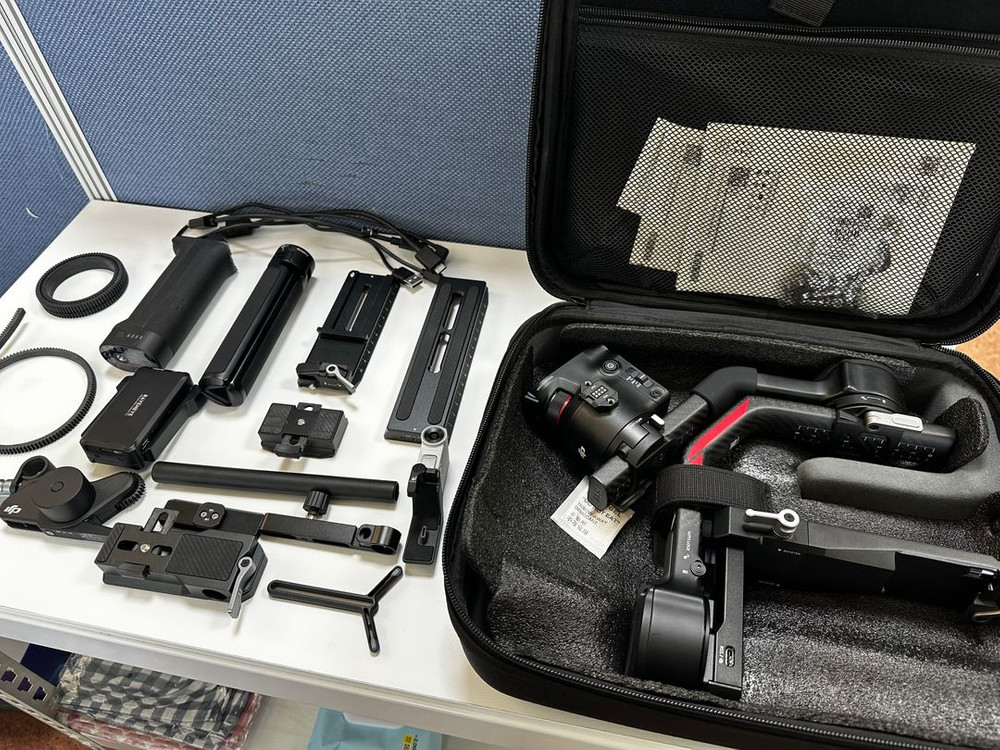 DJI RS4 PRO (본품)+RS인텔리전스만 판매합니다. (콤보별매) 이미지