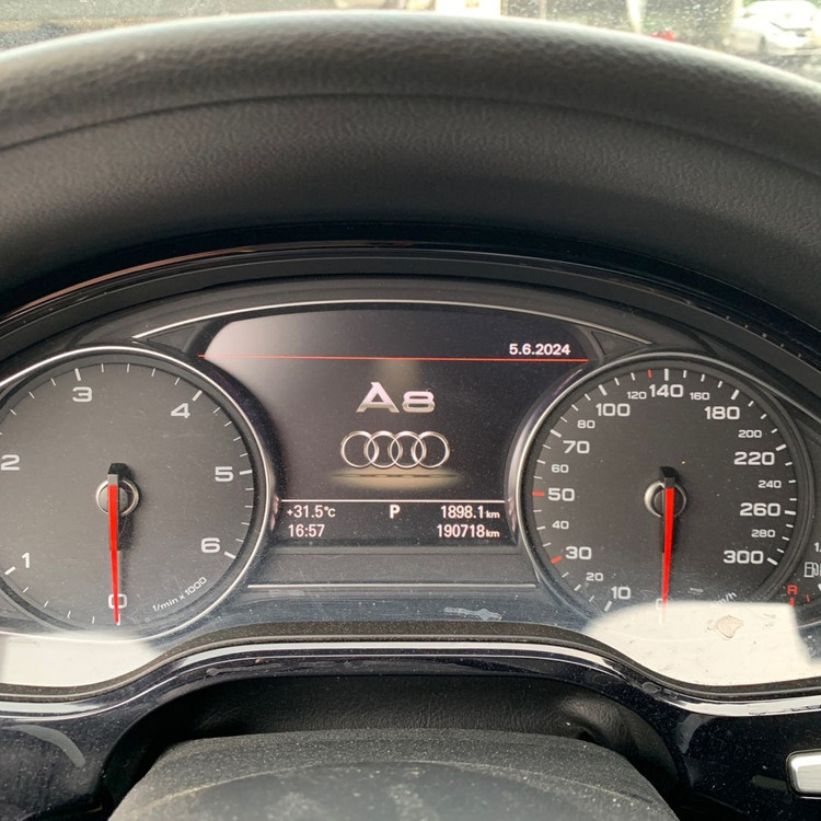 [ 아우디 A8 (D4) ] 실내 or 전장 및 외장 부품 판매 합니다 이미지