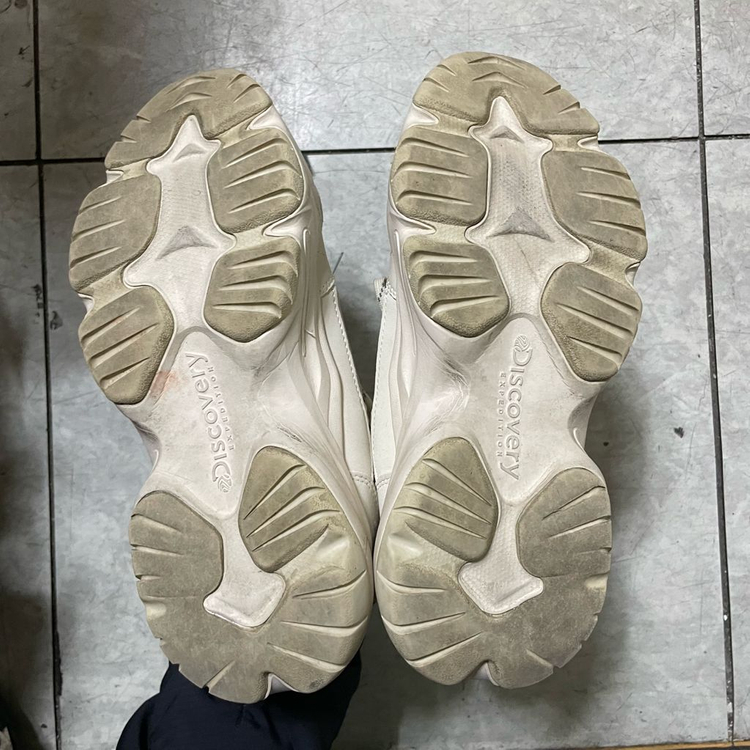 디스커버리 아이보리 여성 운동화 신발 240 이미지