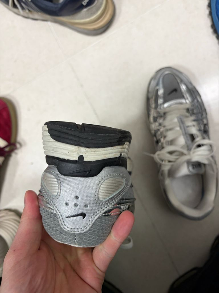 나이키 p6000 메탈릭실버 255--3