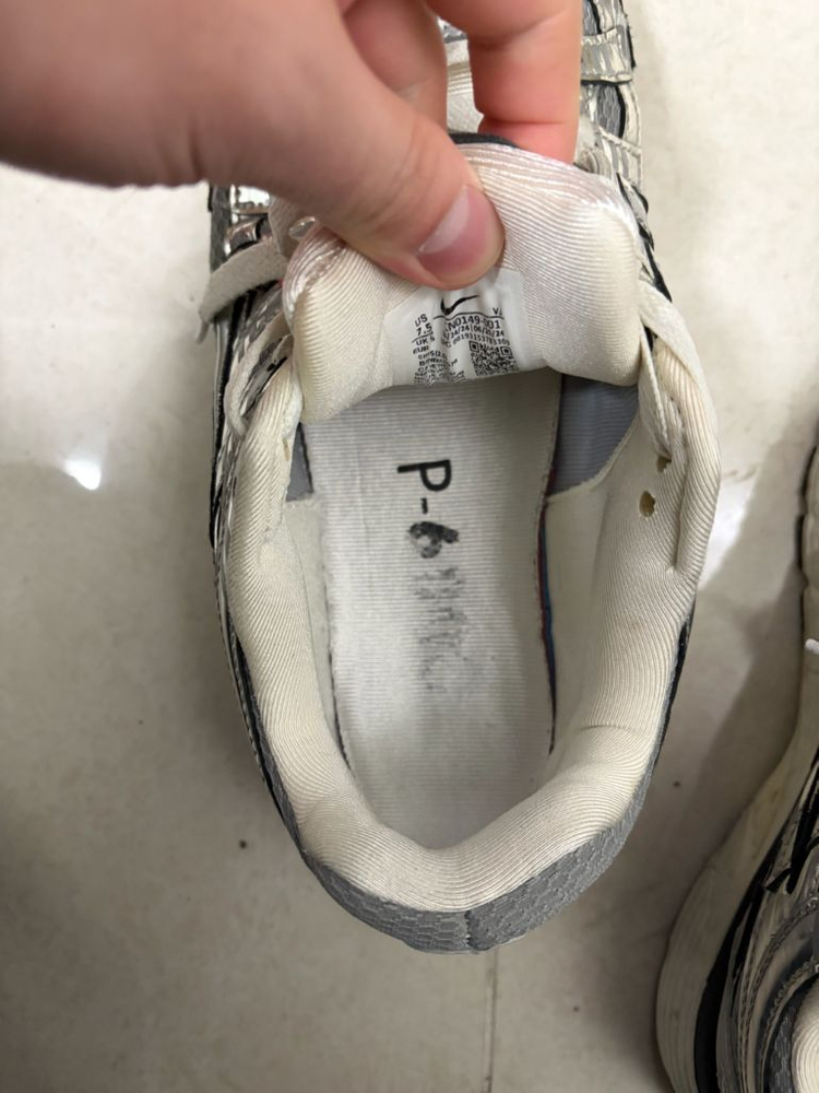 나이키 p6000 메탈릭실버 255--4