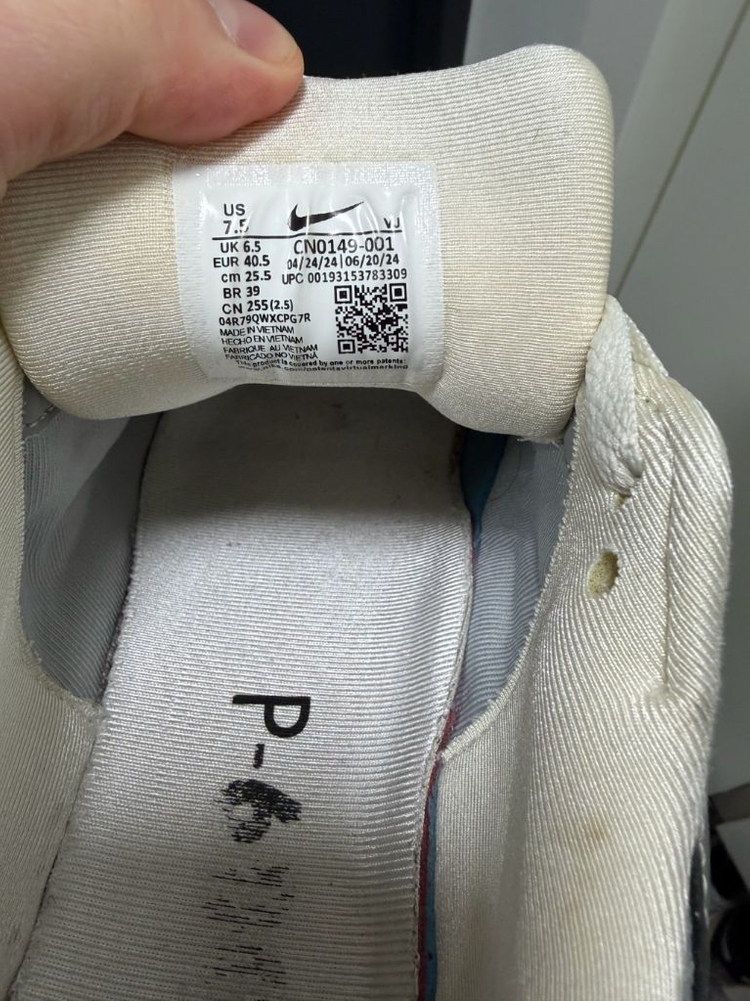 나이키 p6000 메탈릭실버 255--5